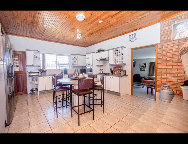 4 BEDROOM HOUSE FOR SALE IN QUEENSBERRY BAY